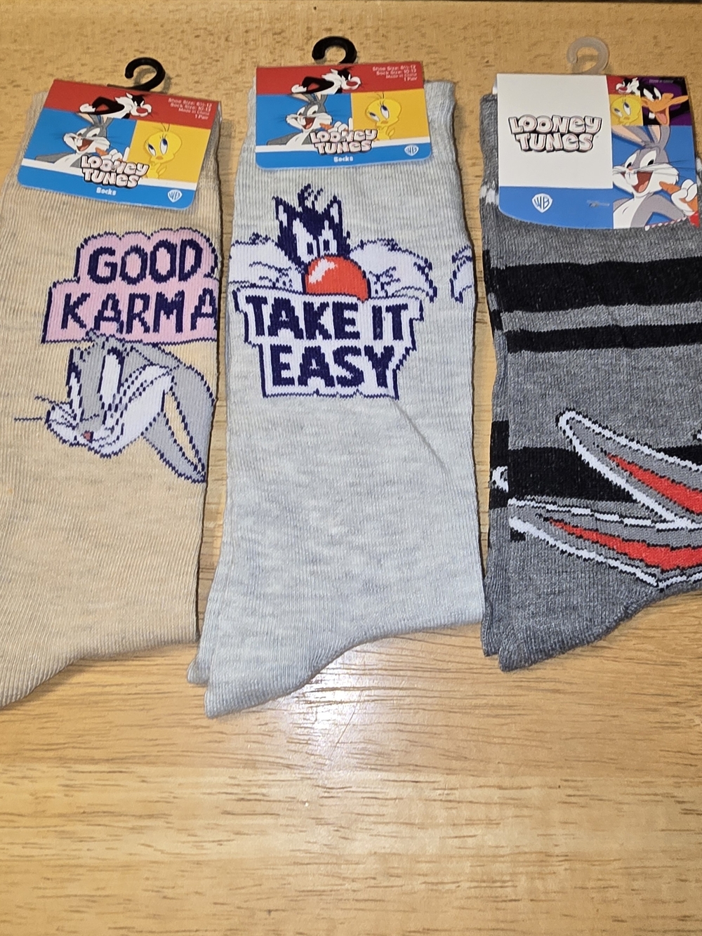 Warner Bros. Men’s Crew Socks - Light Gray "Take It Easy"